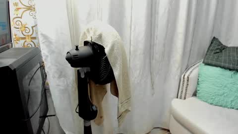 analia18  online show from January 14, 6:07 pm