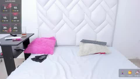 analia18  online show from October 15, 2:39 pm