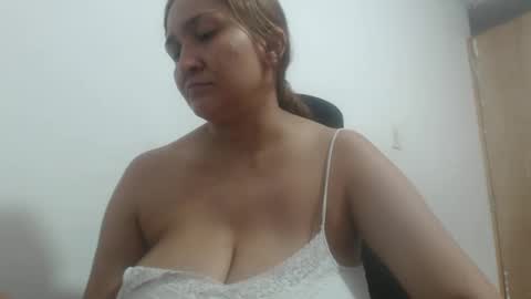 Snapshot of analy_hot chatting on April 6, 8:21 pm analy_hot online show from April 6, 8:21 pm