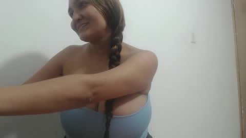 Snapshot of analy_hot chatting on April 12, 2:27 am analy_hot online show from April 12, 2:27 am
