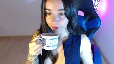 Snapshot of anarosse__ chatting on January 12, 1:22 am ana 3 online show from January 12, 1:22 am