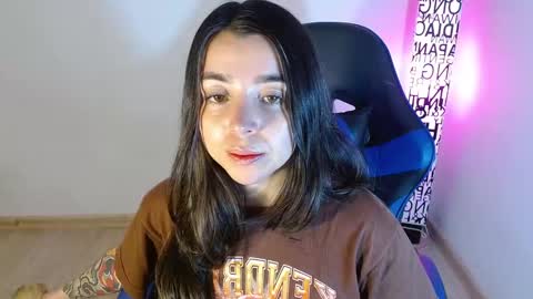 Snapshot of anarosse__ chatting on February 3, 1:37 am ana 3 online show from February 3, 1:37 am