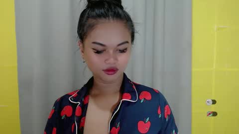 Snapshot of anaruru_ chatting on January 12, 12:23 pm ANA online show from January 12, 12:23 pm