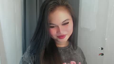 Snapshot of anaruru_ chatting on April 1, 1:52 pm ANA online show from April 1, 1:52 pm