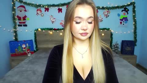 Snapshot of anastacyyellig chatting on December 29, 8:04 pm anastacyyellig online show from December 29, 8:04 pm