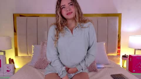 Mia online show from April 7, 12:27 pm