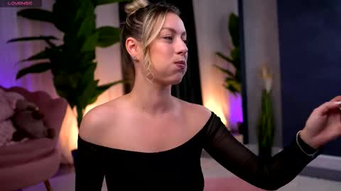 AnastasiaMills online show from November 28, 10:01 pm