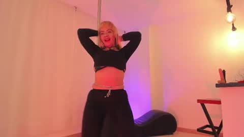 Snapshot of anastasiataylor_ chatting on September 28, 3:56 am Ana 3 online show from September 28, 3:56 am