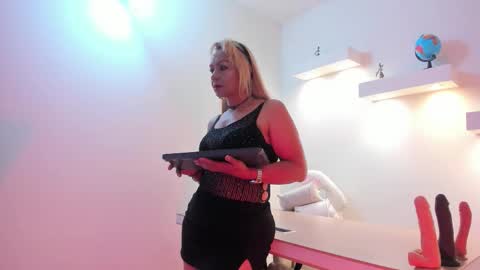 Snapshot of anastasiataylor_ chatting on October 6, 3:26 am Ana 3 online show from October 6, 3:26 am