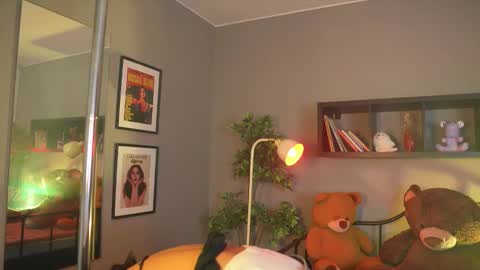 Snapshot of anaya_olyx chatting on October 11, 5:39 am anaya_olyx online show from October 11, 5:39 am