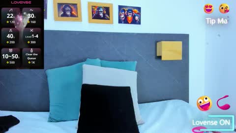 Snapshot of andhrea_vale chatting on February 9, 11:58 am Andrea online show from February 9, 11:58 am