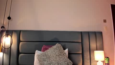 Snapshot of andracyruss chatting on February 26, 11:48 pm Andra Cyrus online show from February 26, 11:48 pm