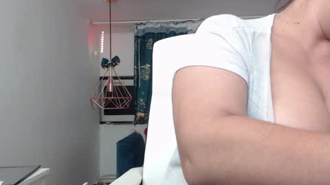 Snapshot of andrahart_ chatting on January 5, 5:30 pm AndraHart online show from January 5, 5:30 pm
