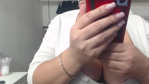Snapshot of andrahart_ chatting on October 4, 5:33 pm AndraHart online show from October 4, 5:33 pm