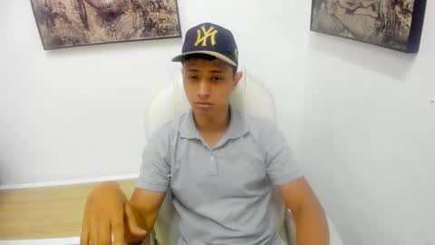 Snapshot of andre_blow chatting on September 9, 11:10 am Andre Blow online show from September 9, 11:10 am