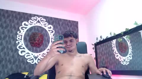 Snapshot of andre_kent3 chatting on January 3, 10:40 pm 3 online show from January 3, 10:40 pm