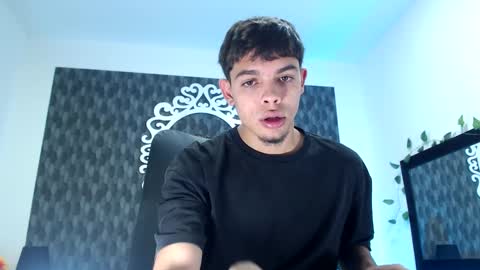 Snapshot of andre_kent3 chatting on January 8, 7:03 pm 3 online show from January 8, 7:03 pm