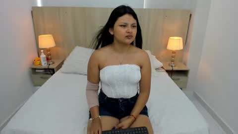 Andrea Caicedo online show from October 1, 7:31 pm
