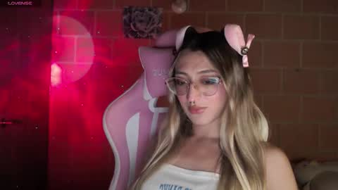 Snapshot of andrea_camila chatting on September 9, 6:13 am Andrea  online show from September 9, 6:13 am