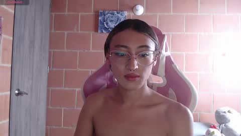 Snapshot of andrea_camila chatting on September 28, 4:12 pm Andrea  online show from September 28, 4:12 pm