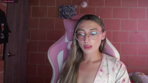 Snapshot of andrea_camila chatting on October 11, 5:22 pm Andrea  online show from October 11, 5:22 pm