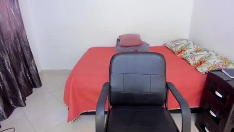 Snapshot of andrea_loaiza2 chatting on December 25, 12:26 pm Andrea online show from December 25, 12:26 pm