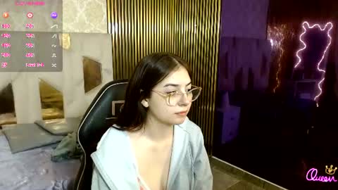 andrea_tay1 online show from June 15, 11:45 am