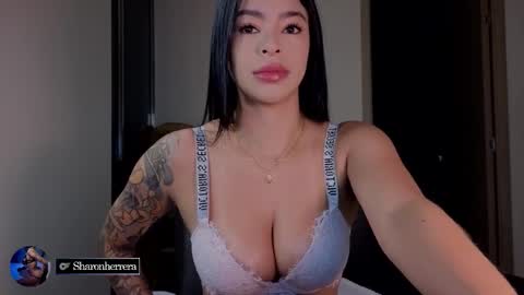 Snapshot of andrea_torres_ chatting on January 12, 4:29 am online show from January 12, 4:29 am