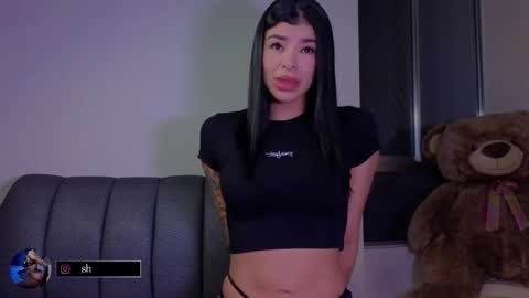 Snapshot of andrea_torres_ chatting on February 4, 1:44 am online show from February 4, 1:44 am