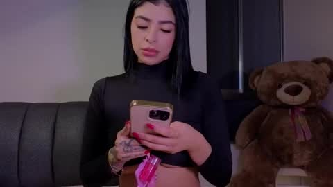 Snapshot of andrea_torres_ chatting on February 17, 3:14 am online show from February 17, 3:14 am