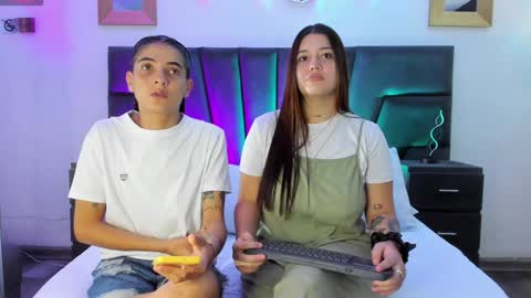 Snapshot of andreaandkarina chatting on January 14, 12:35 pm Andrea Karina online show from January 14, 12:35 pm