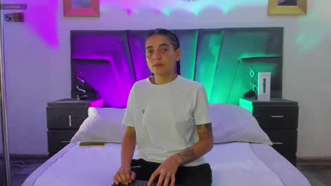 Snapshot of andreaandkarina chatting on January 19, 12:50 pm Andrea Karina online show from January 19, 12:50 pm