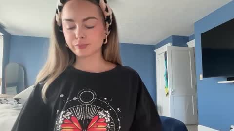 Andrea Elizabeth online show from September 18, 3:25 pm