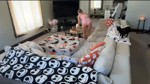 Andrea Elizabeth online show from October 16, 2:29 pm