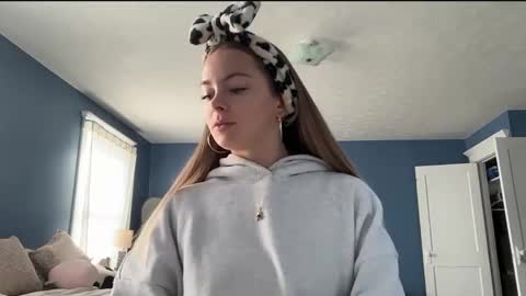 Andrea Elizabeth online show from October 17, 1:25 pm