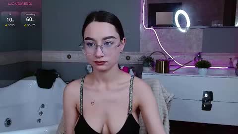 andreajohnsons online show from May 15, 8:32 am