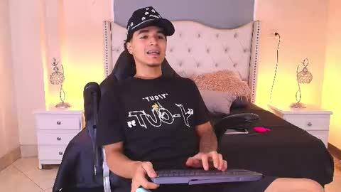 Andreao online show from August 4, 4:09 pm