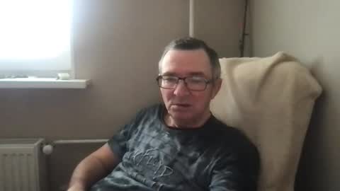 Snapshot of andreass60 chatting on February 10, 8:18 am andreass60 online show from February 10, 8:18 am