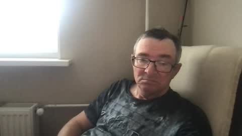 Snapshot of andreass60 chatting on May 13, 7:17 am andreass60 online show from May 13, 7:17 am
