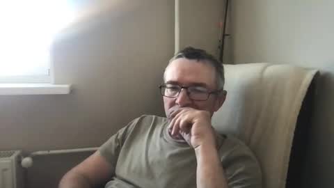 Snapshot of andreass60 chatting on May 17, 1:51 pm andreass60 online show from May 17, 1:51 pm