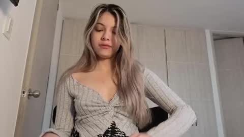 Snapshot of andreau_19 chatting on December 19, 1:40 pm andreau 19 online show from December 19, 1:40 pm