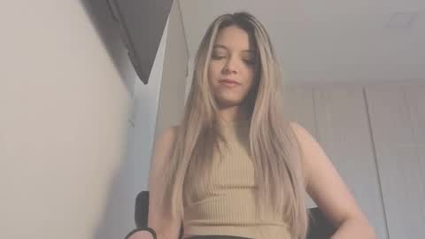 Snapshot of andreau_19 chatting on January 13, 1:27 pm andreau 19 online show from January 13, 1:27 pm