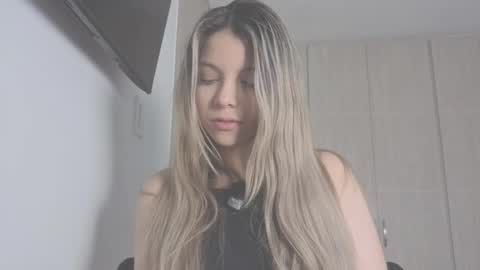 Snapshot of andreau_19 chatting on January 14, 1:28 pm andreau 19 online show from January 14, 1:28 pm