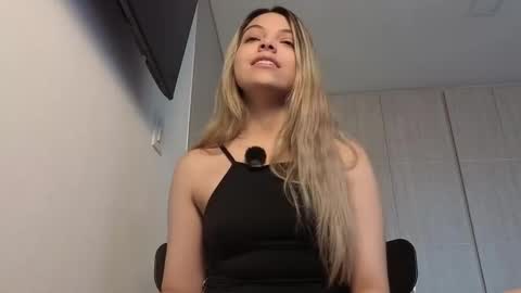 Snapshot of andreau_19 chatting on February 9, 1:26 pm andreau 19 online show from February 9, 1:26 pm