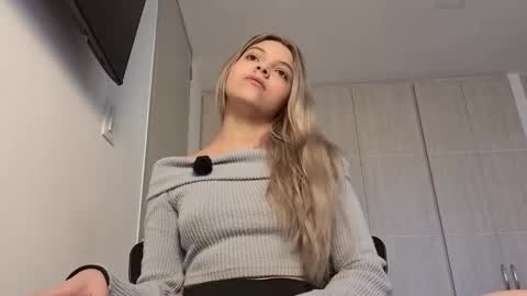 Snapshot of andreau_19 chatting on February 27, 2:06 pm andreau 19 online show from February 27, 2:06 pm