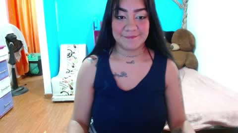 Snapshot of andrebigboobs chatting on April 19, 10:23 pm Andre online show from April 19, 10:23 pm