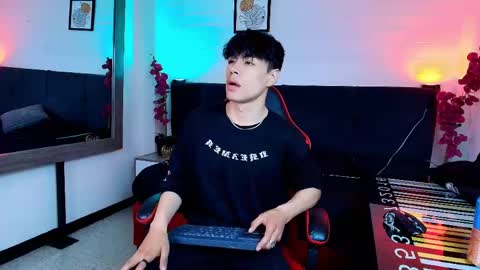 andreew_style_ online show from May 1, 5:50 pm