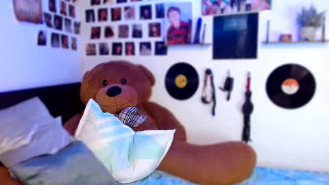 Snapshot of andreewwolffman chatting on March 3, 10:10 pm Andrew online show from March 3, 10:10 pm