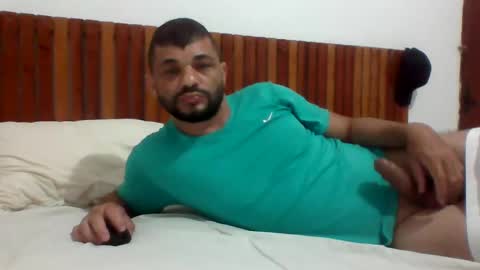 Snapshot of andreloko123 chatting on January 27, 6:31 pm andreloko123 online show from January 27, 6:31 pm