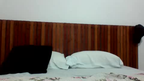 Snapshot of andreloko123 chatting on October 6, 1:25 am andreloko123 online show from October 6, 1:25 am